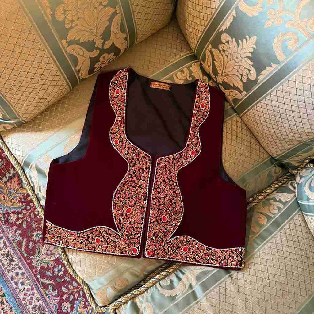 جلیقه-حاشیه-پر-کار-زرشکی